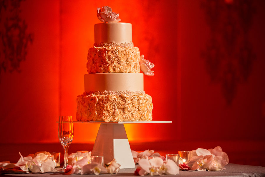 wedding cake red background