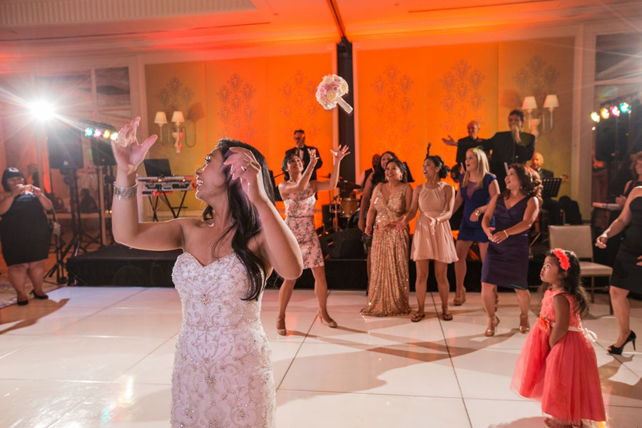 bouquet toss wedding